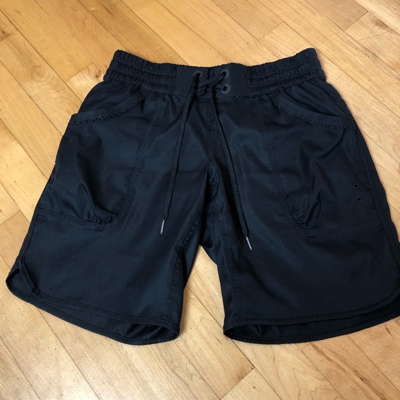 Lululemon Black Board Shorts Scalloped Pockets - Picture 2 of 6